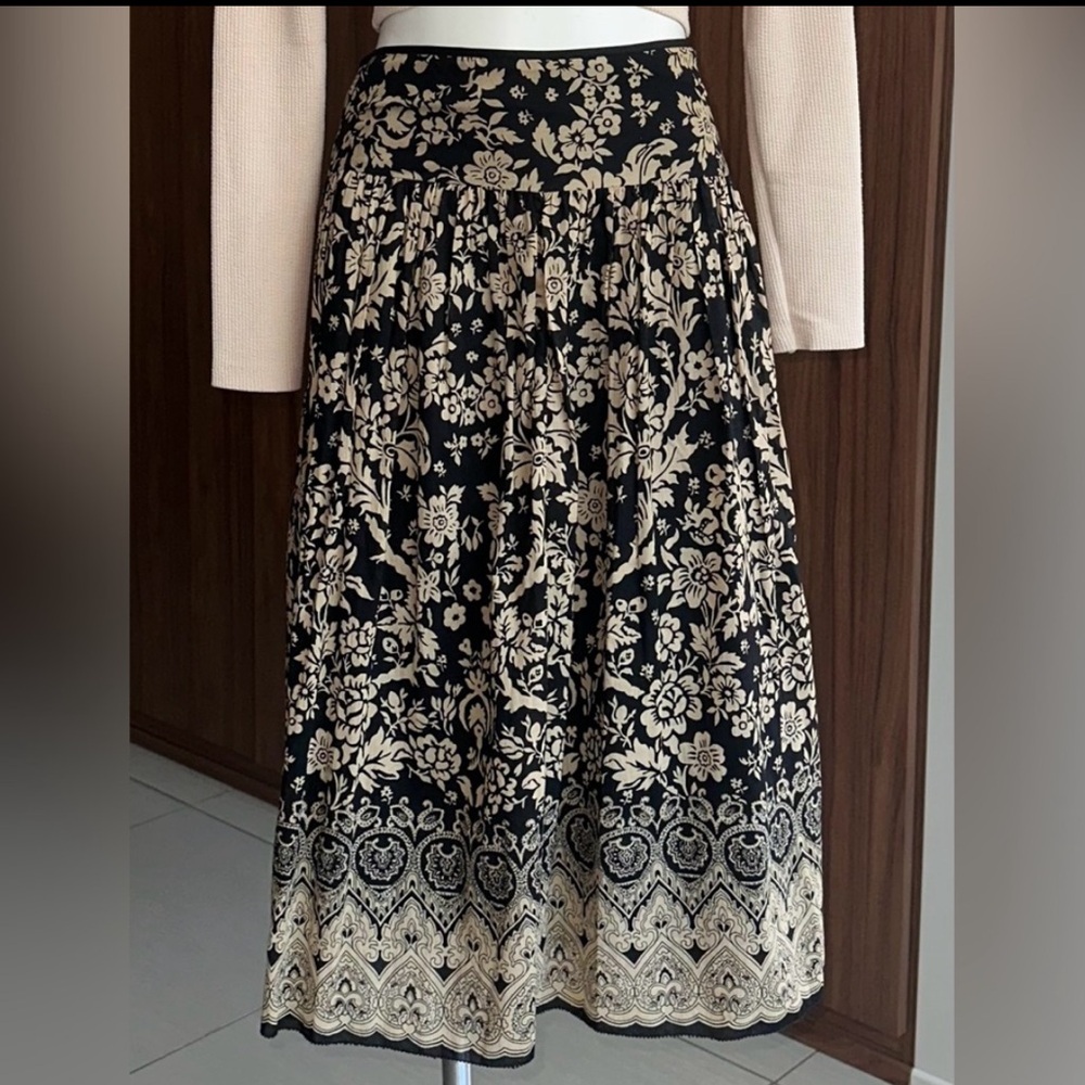 Jones New York Signature Black and Tan Floral and Paisley Print midi Skirt Sz PS
